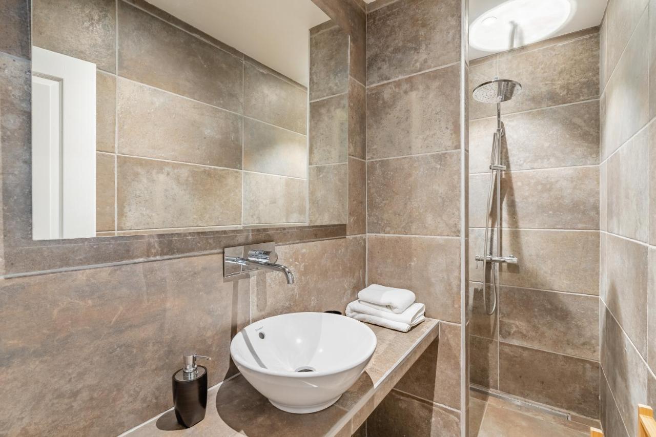 Appartement Loft d'architecte au coeur d'un domaine viticole à La Cadiere-d'Azur Extérieur photo